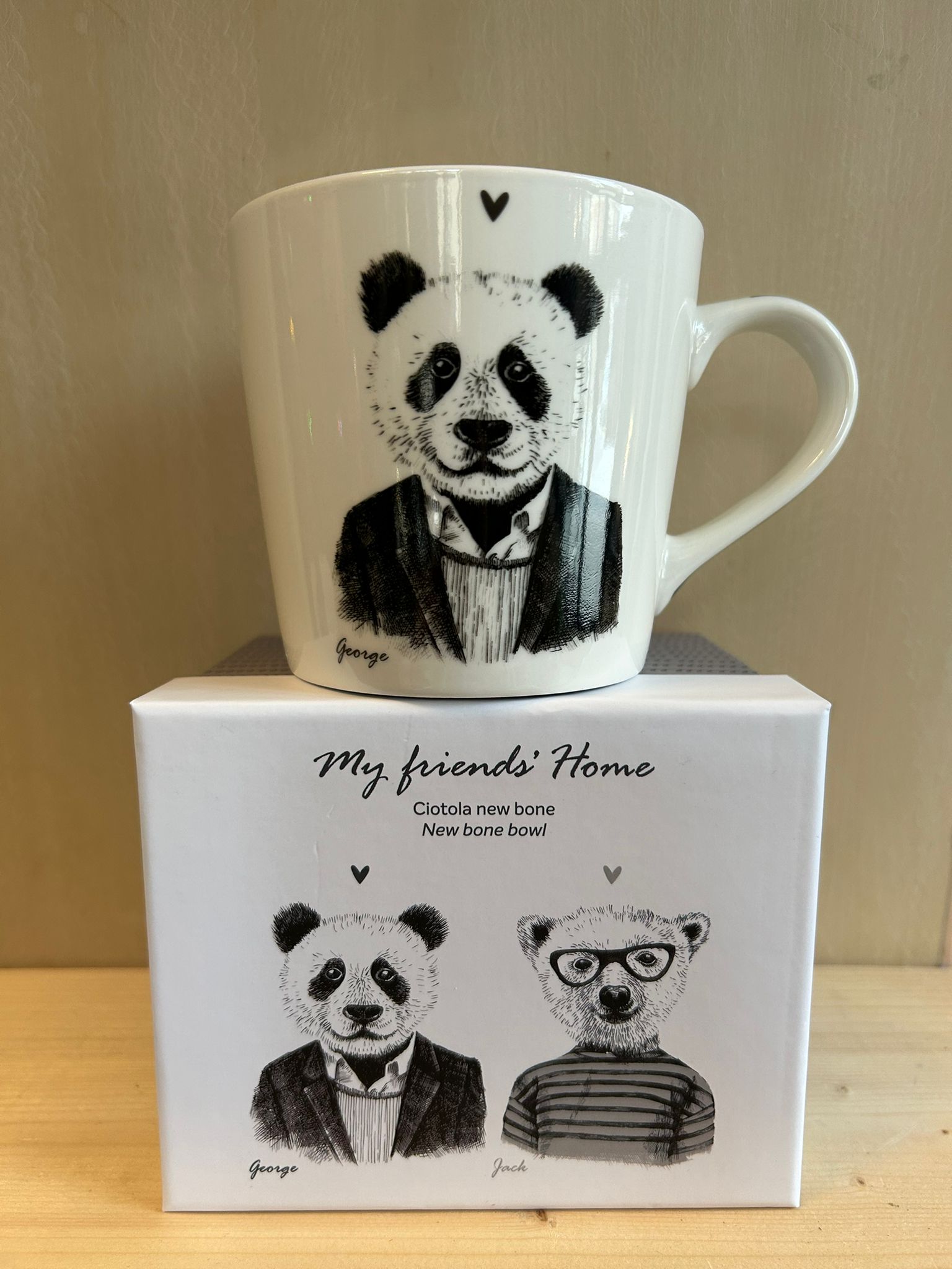 My Friends Home Mug – Elegance and Style in Every Sip! 🐼🐻☕ 📖